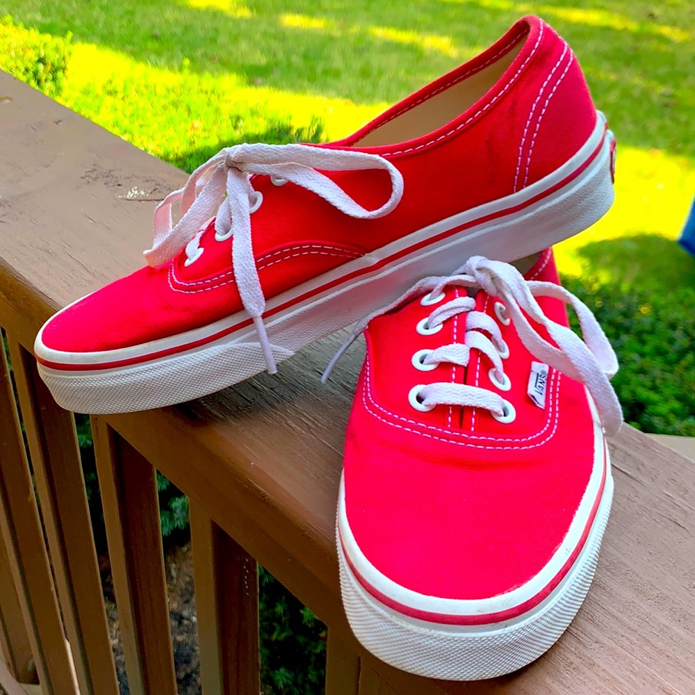 Vans Unisex Red Lace Up Sneakers (Men’s 5 & Women’s 6.5)
